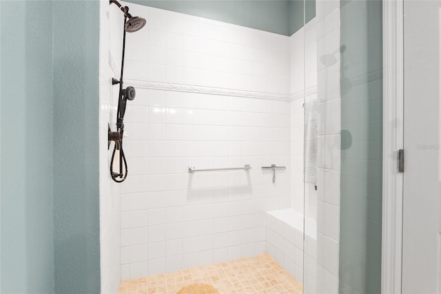 bathroom featuring tiled shower