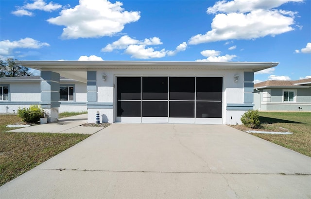 view of front of house featuring a front yard