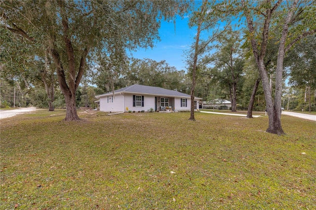 ranch-style house featuring a front lawn