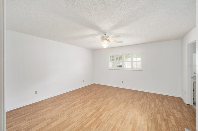 unfurnished room featuring a textured ceiling, light hardwood / wood-style flooring, and ceiling fan