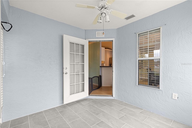 doorway to property with a patio area and ceiling fan