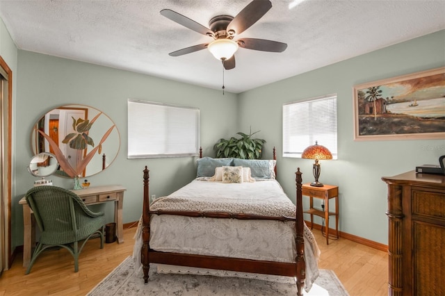 bedroom featuring a textured ceiling, light hardwood / wood-style flooring, and ceiling fan