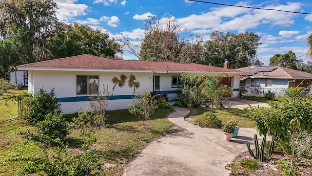 single story home with a front yard