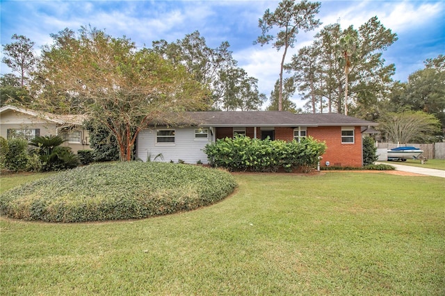 ranch-style home with a front yard