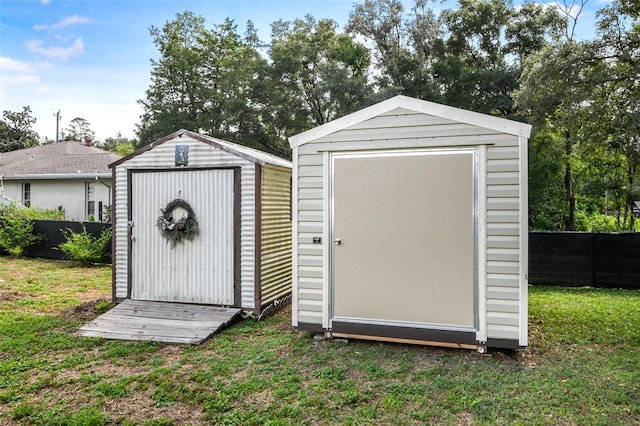 view of outdoor structure featuring a yard