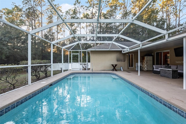 20390 SW 57th St, Dunnellon, FL 34431 - outdoor pool with an outdoor living space, a patio area, and a lanai