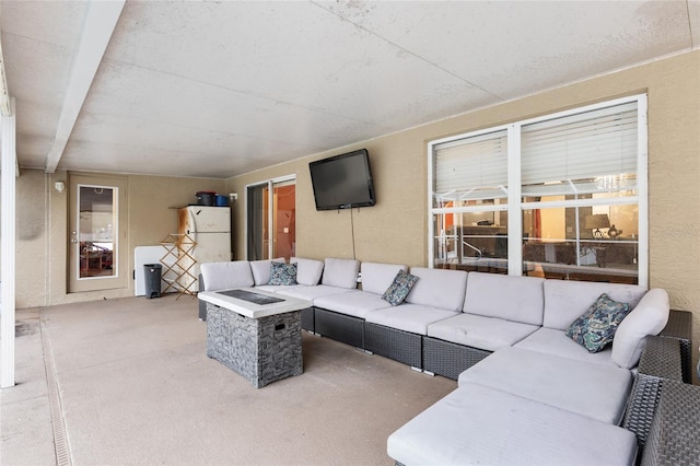 view of patio featuring an outdoor hangout area