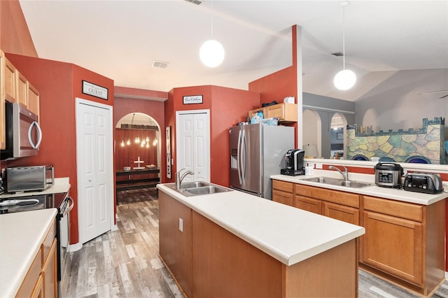 20390 SW 57th St, Dunnellon, FL 34431 - kitchen with a sink, appliances with stainless steel finishes, light wood-style floors, a center island with sink, and lofted ceiling
