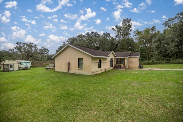 single story home with a front yard