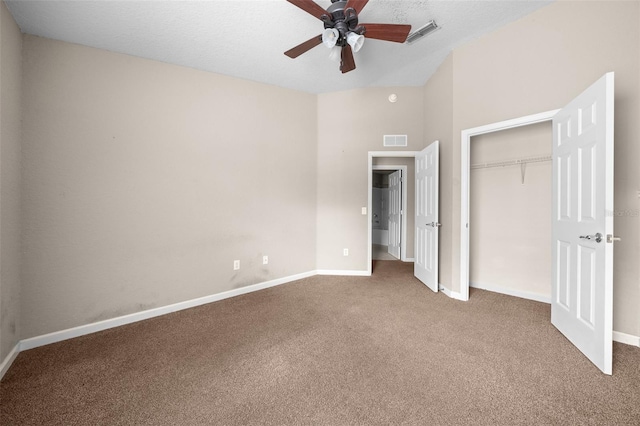 unfurnished bedroom featuring carpet flooring, ceiling fan, a textured ceiling, and a closet