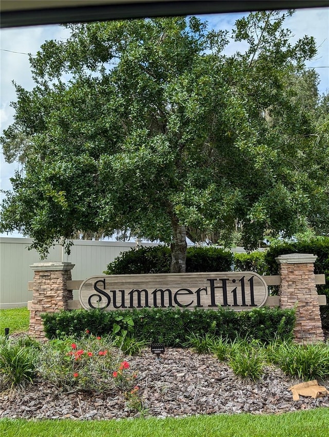 view of community / neighborhood sign