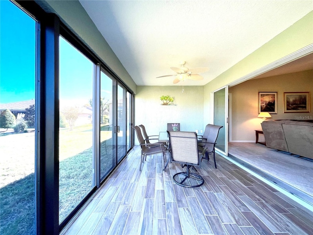 sunroom with ceiling fan