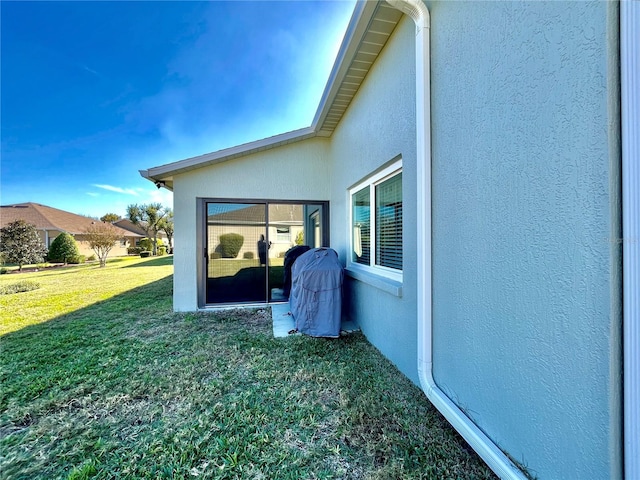 view of side of property featuring a yard