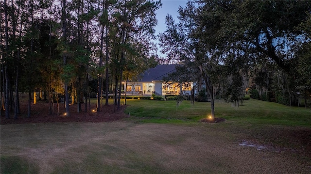 view of yard at dusk