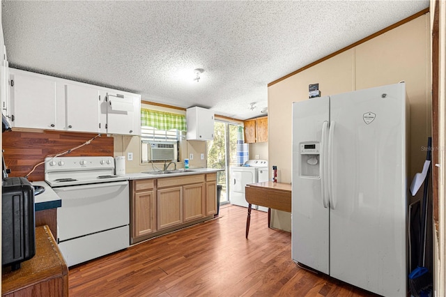 kitchen featuring dark hardwood / wood-style flooring, white appliances, a textured ceiling, sink, and independent washer and dryer