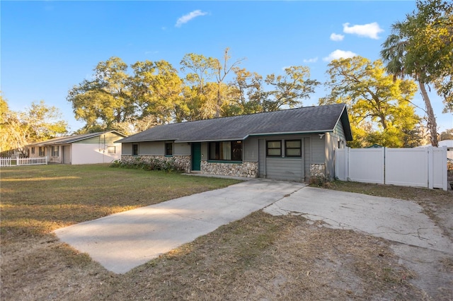 ranch-style house with a front yard