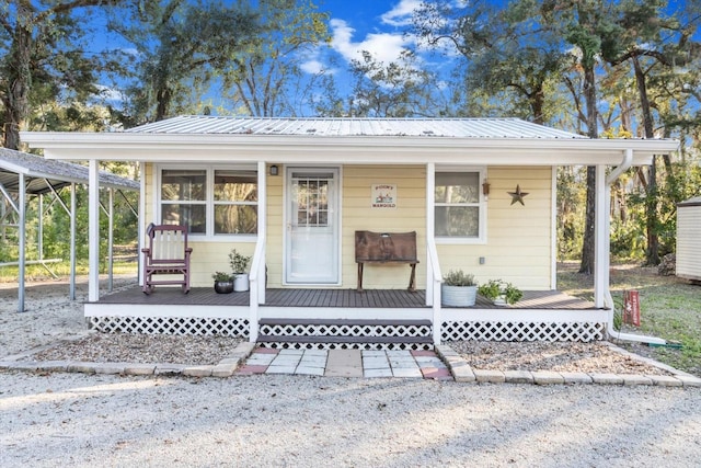 view of front of house featuring a porch