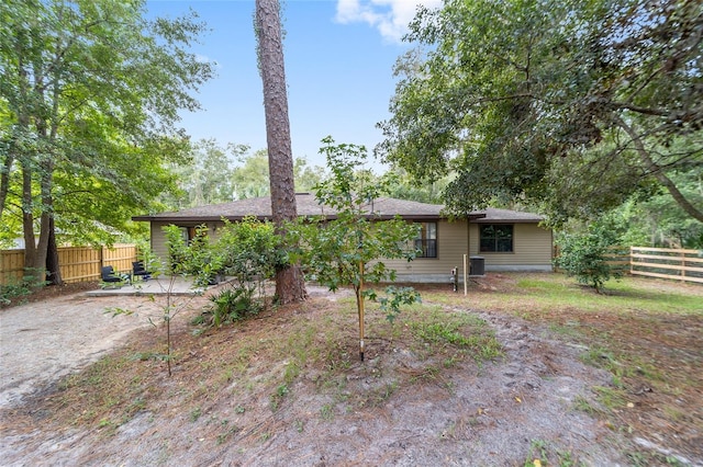 view of front of home featuring a patio