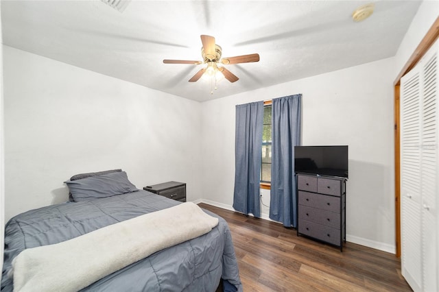 bedroom featuring dark hardwood / wood-style flooring, a closet, and ceiling fan