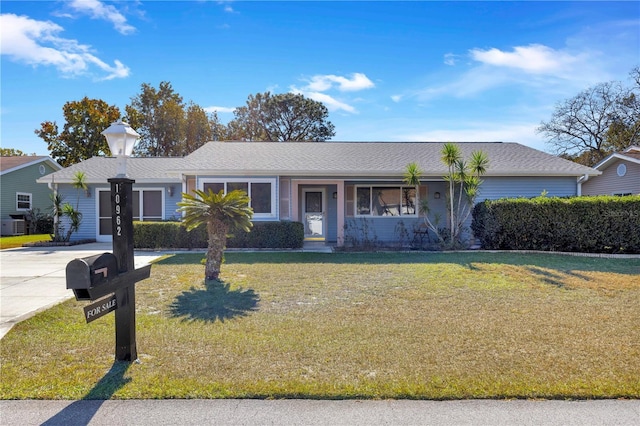 ranch-style house featuring a front lawn