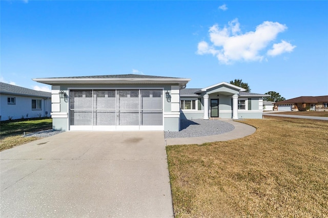 view of front of house featuring a garage and a front yard