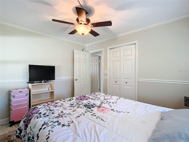 bedroom featuring a closet, ceiling fan, and ornamental molding