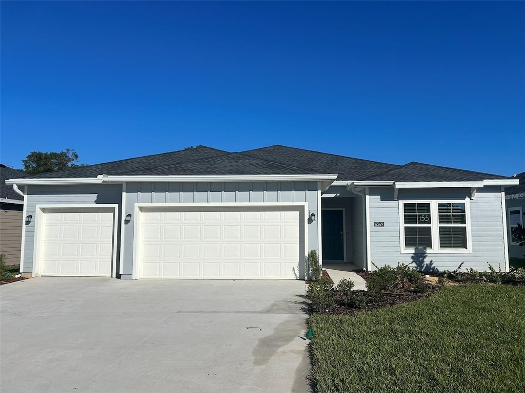 ranch-style home featuring a garage