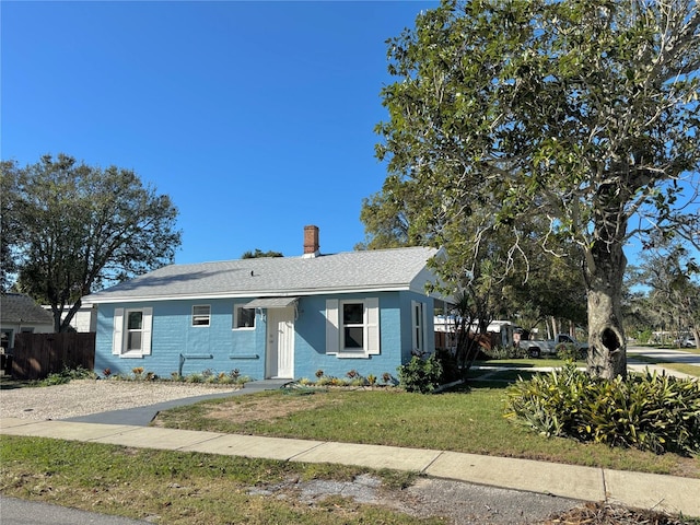 view of front of home with a front lawn