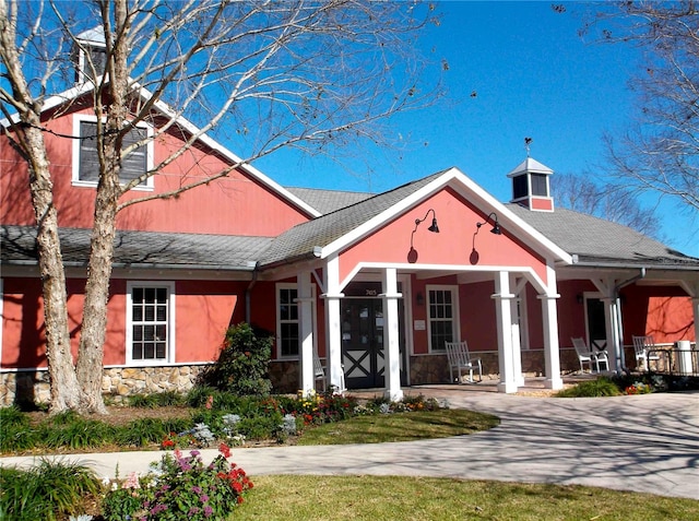 view of front of home with covered porch