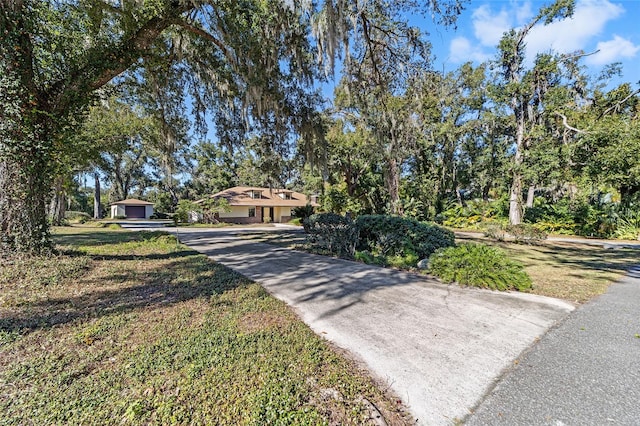 view of front of house with a front lawn