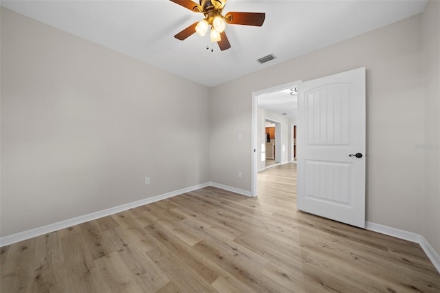 unfurnished room featuring light hardwood / wood-style floors and ceiling fan