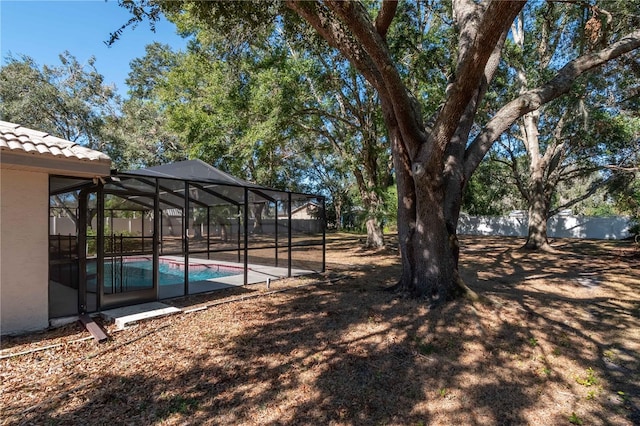 view of yard featuring a lanai and a fenced in pool