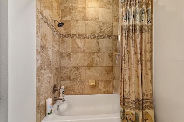 bathroom featuring shower / tub combo