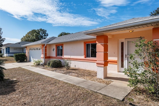 view of front facade featuring a garage