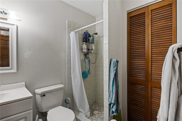 bathroom with vanity, curtained shower, and toilet