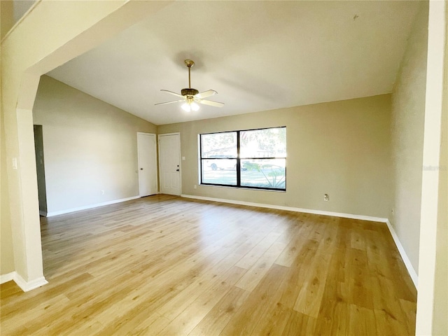 unfurnished room featuring light wood-type flooring, vaulted ceiling, and ceiling fan