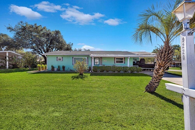 ranch-style home featuring a front lawn