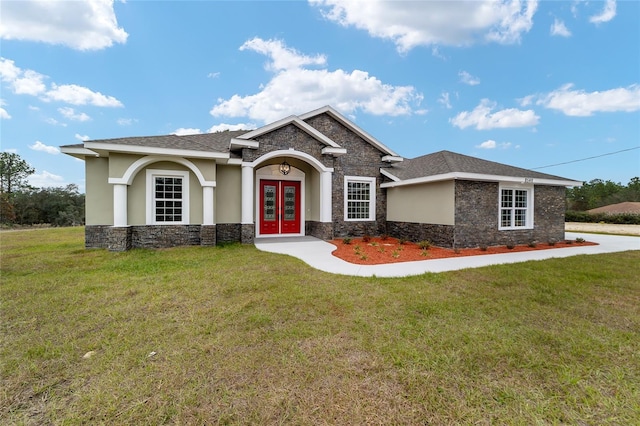 view of front of property featuring a front lawn