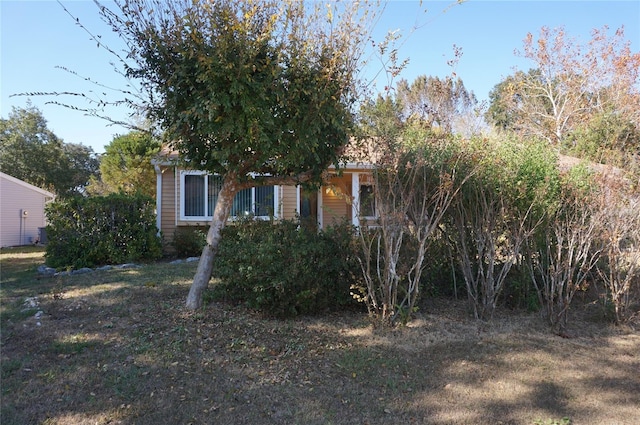 obstructed view of property featuring a front yard