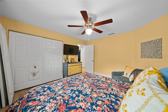 bedroom featuring ceiling fan and a closet