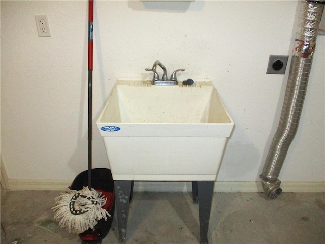 bathroom featuring sink