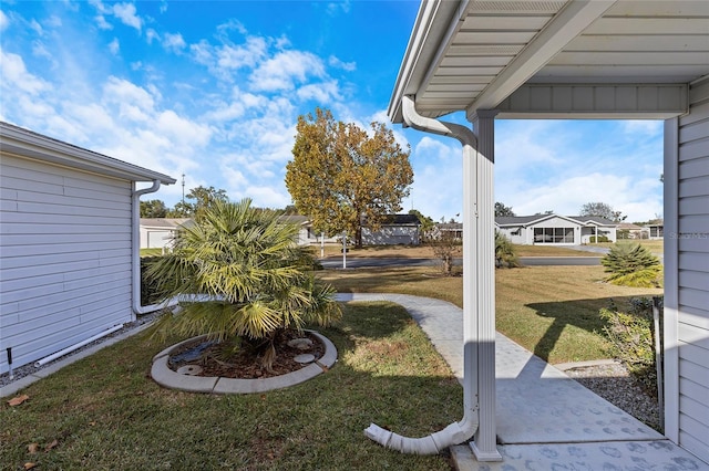 view of yard featuring a patio