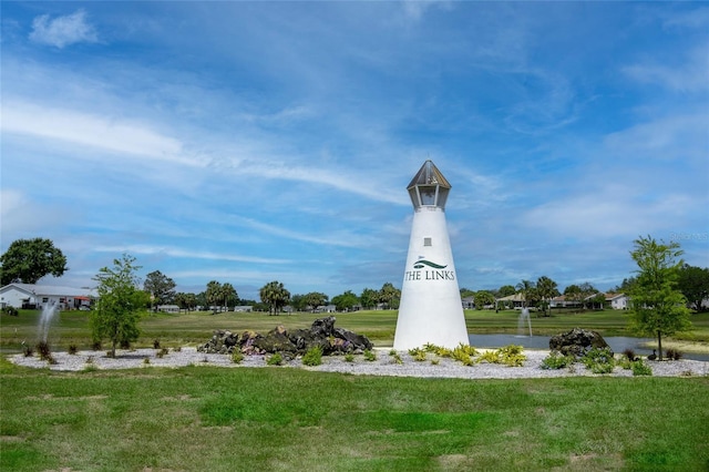 view of home's community featuring a yard