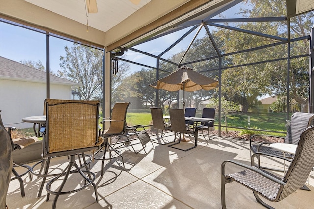 sunroom / solarium with ceiling fan