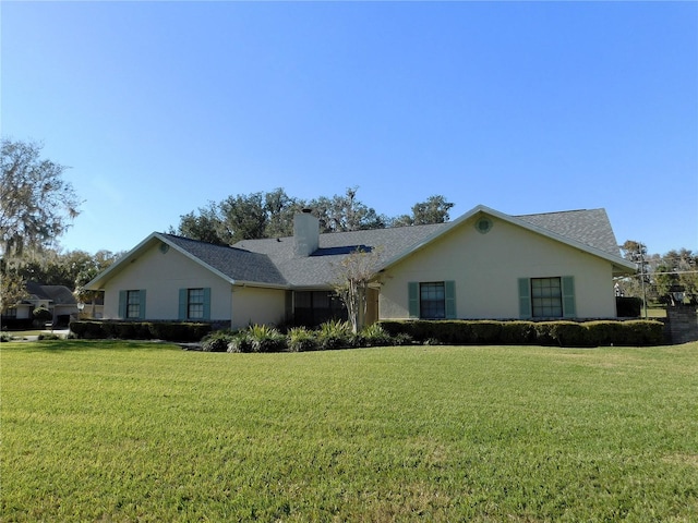 single story home with a front yard