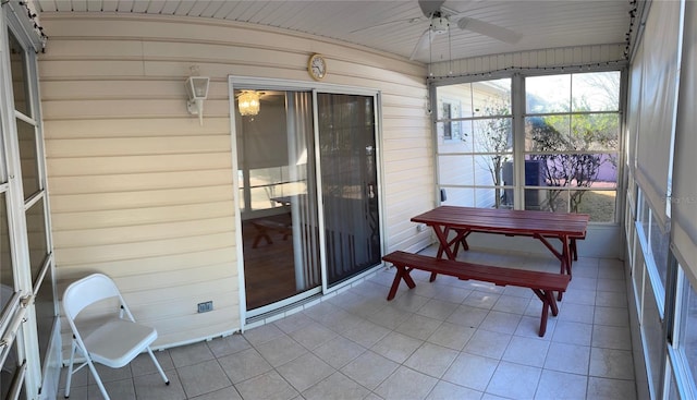 sunroom / solarium with ceiling fan