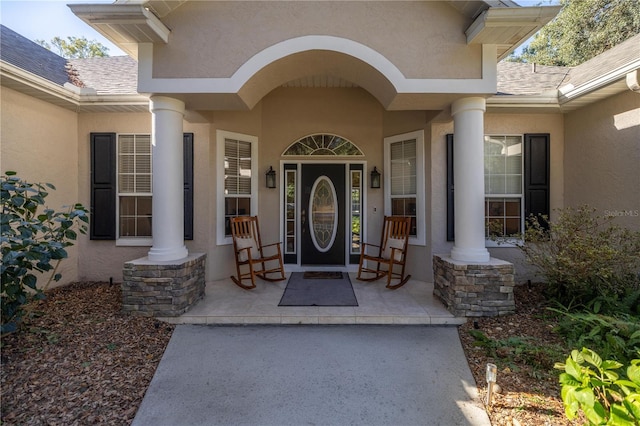 entrance to property featuring a porch