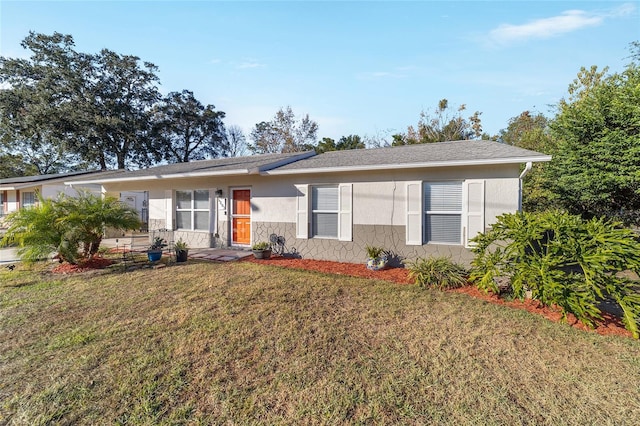 single story home featuring a front lawn