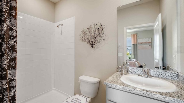 bathroom with a shower with curtain, vanity, and toilet