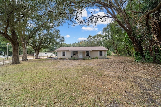 view of front of home featuring a front yard